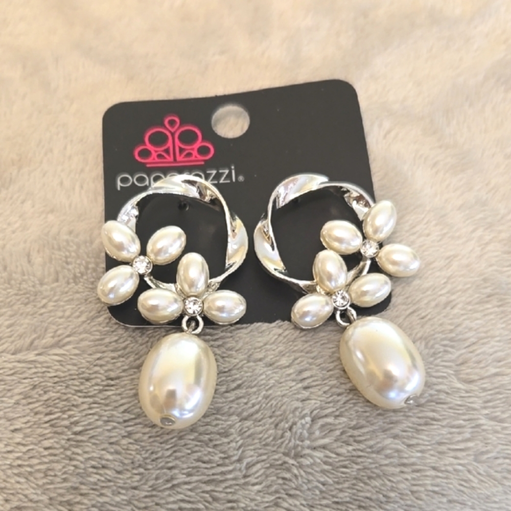 #073 Paparazzi Silver and White Floral Earrings